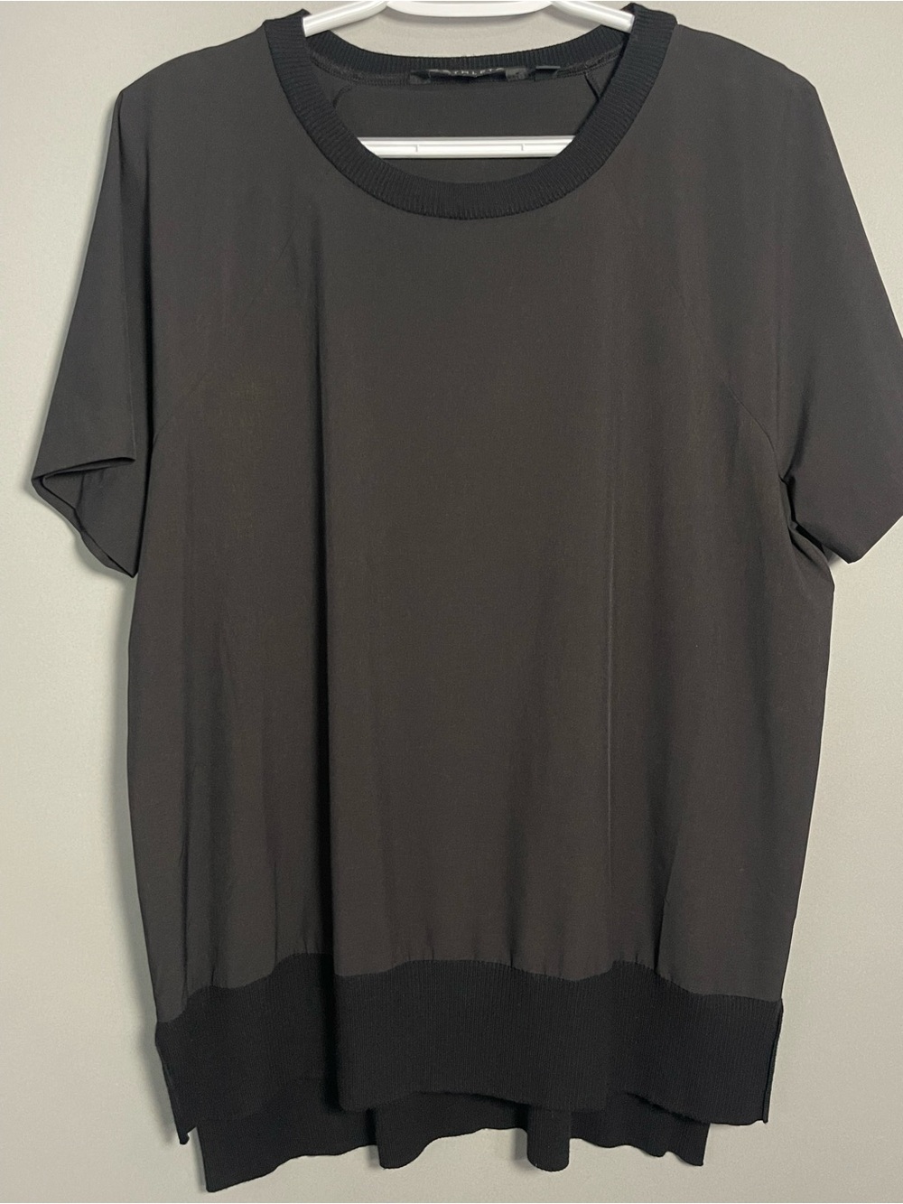 Athleta Black Short Sleeve Rib Trim Performance Top Size Medium Relaxed Fit